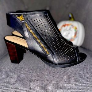 Bella Vita Peep Toe Booties Size 12M